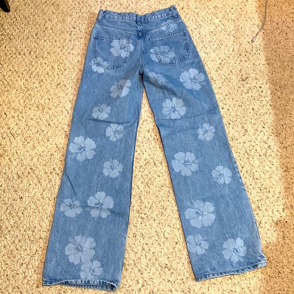 Flower printed Zara jeans size 2 womens - Picture 2 of 3